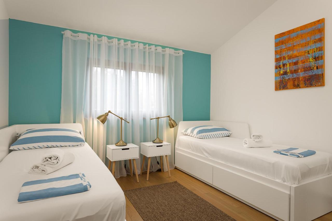 Apartments Cesare With Shared Pool Ližnjan Exterior foto