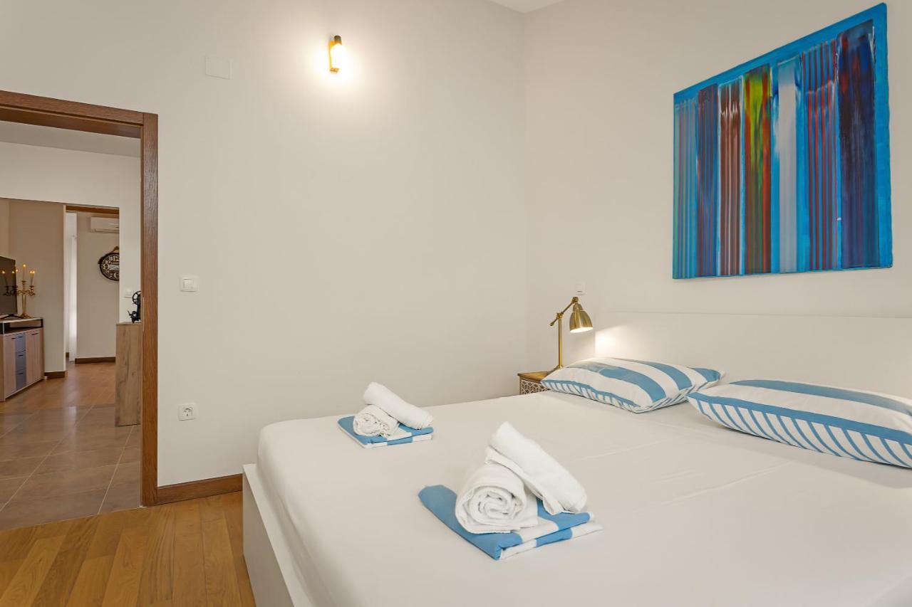 Apartments Cesare With Shared Pool Ližnjan Exterior foto